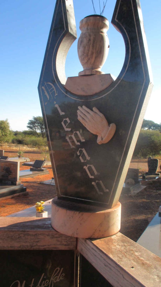 NIEMANN Andries Gideon 1961-1992