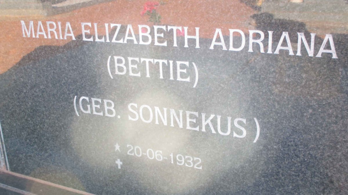 WALT Maria Elizabeth Adriana, van der nee SONNEKUS 1932-