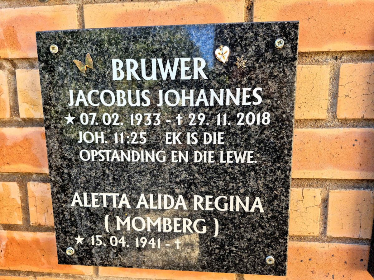 BRUWER Jacobus Johannes 1933-2018 & Aletta Alida Regina MOMBERG 1941-
