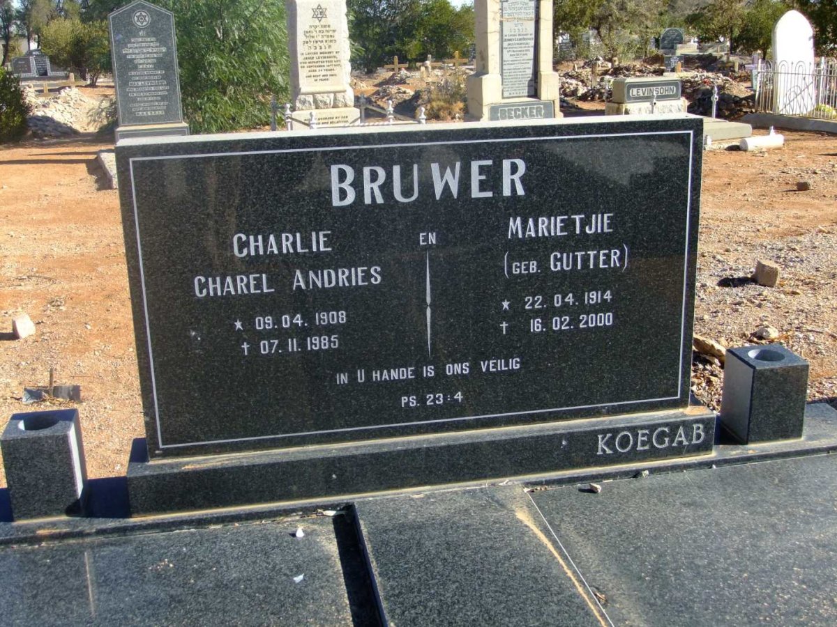 BRUWER Charel Andries 1908-1985 &amp; Marietjie GUTTER 1914-2000