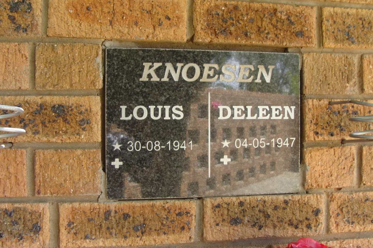 KNOESEN Louis 1941- &amp; Deleen 1947-