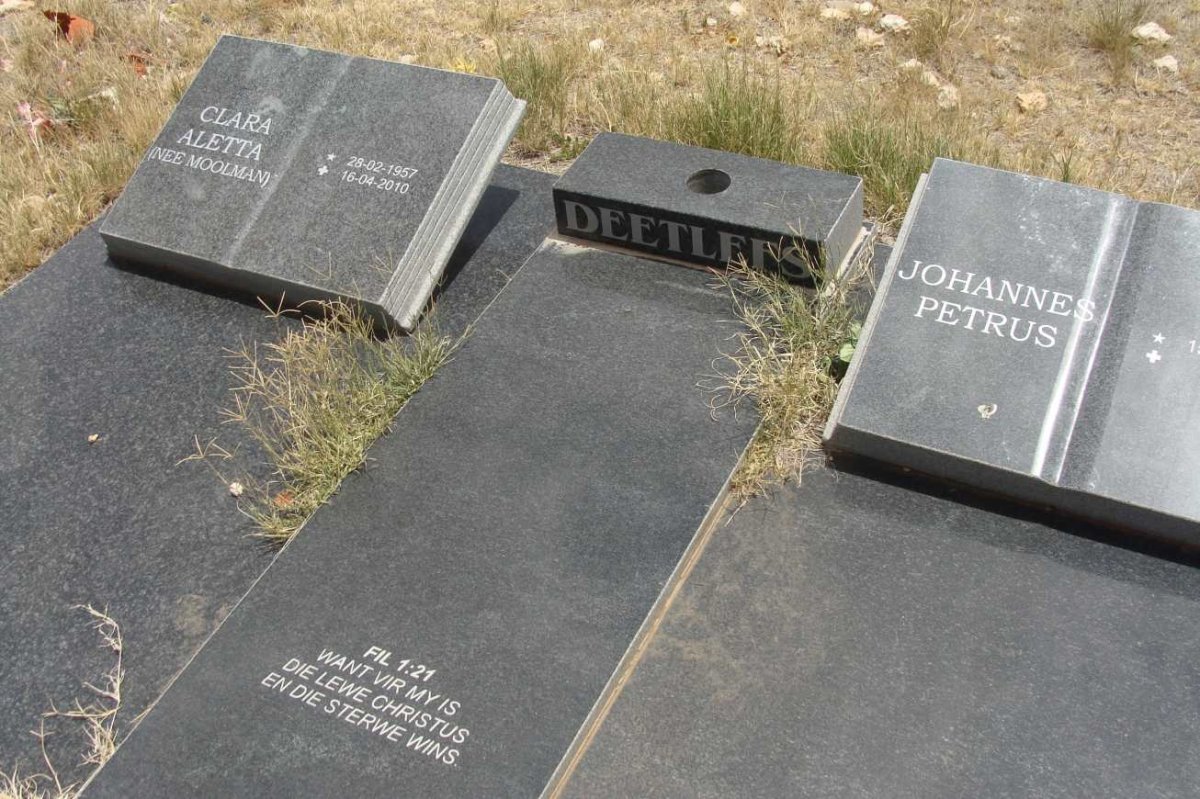 DEETLEFS Johannes Petrus 1955- &amp; Clara Aletta MOOLMAN 1957-2010