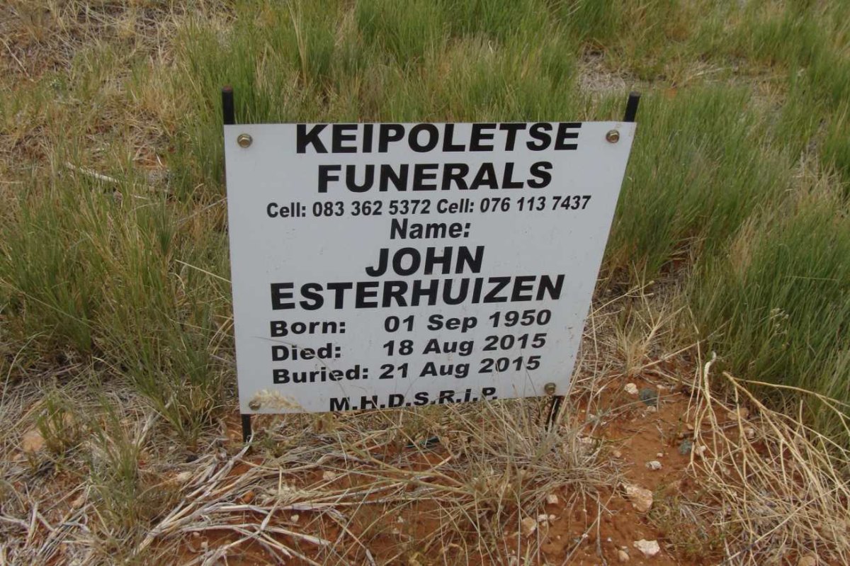 ESTERHUIZEN John 1950-2015