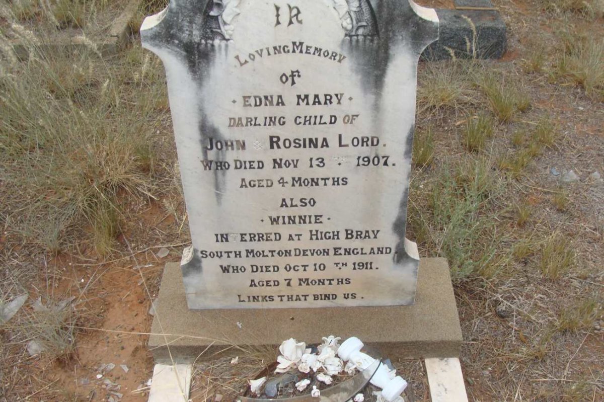 LORD Edna Mary -1907 :: LORD Winnie -1911