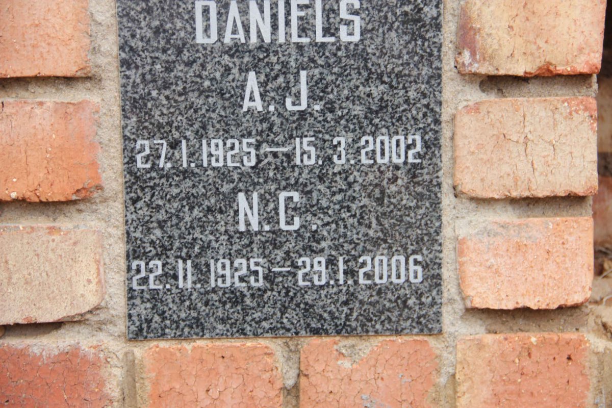 DANIELS A.J. 1925-2002 &amp; N.C. 1925-2006
