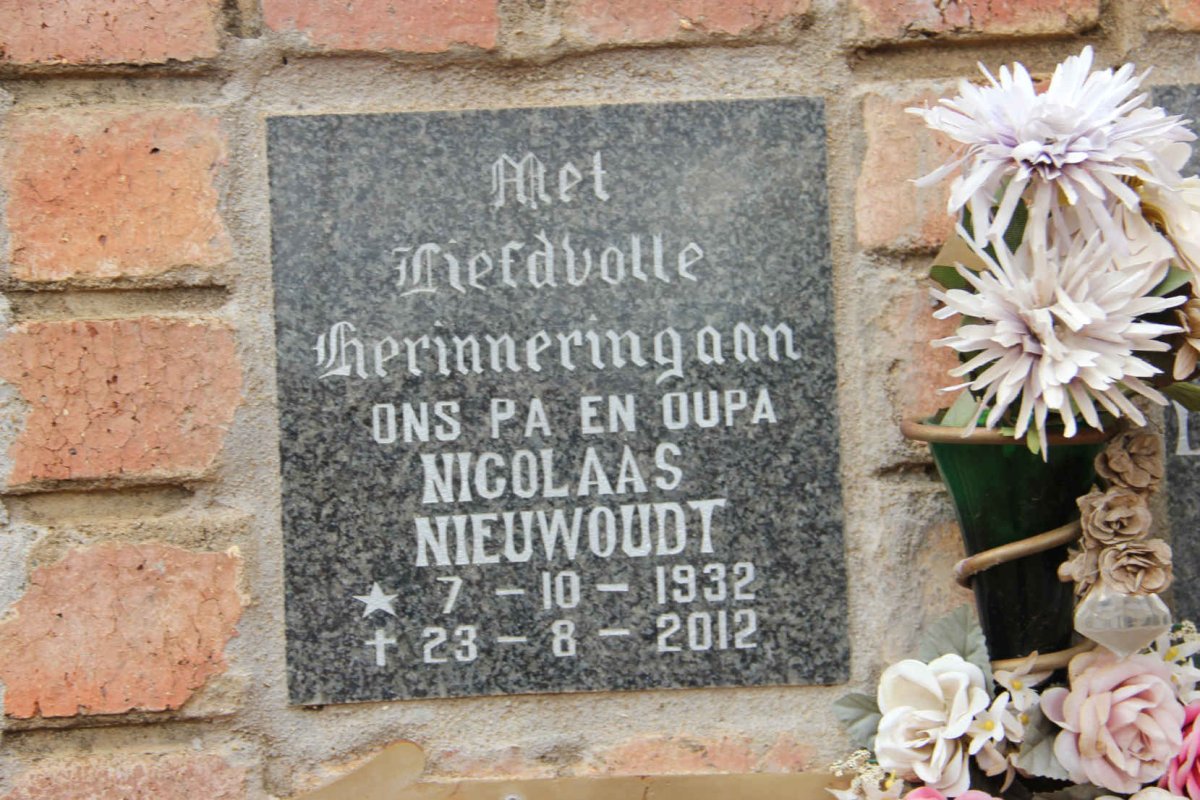 NIEUWOUDT Nicolaas 1932-2012