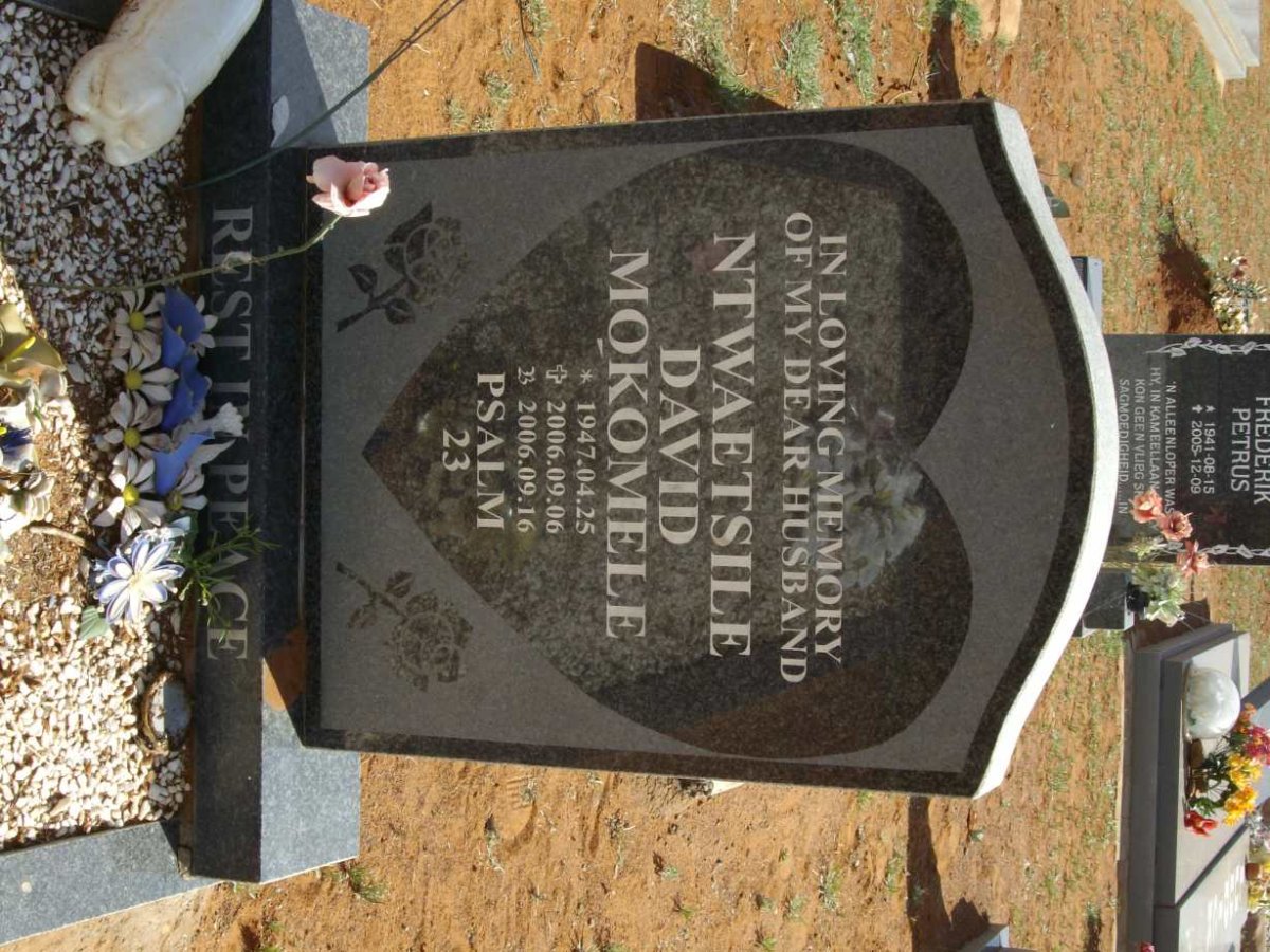 MOKOMELE Ntwaetsile David 1947-2006