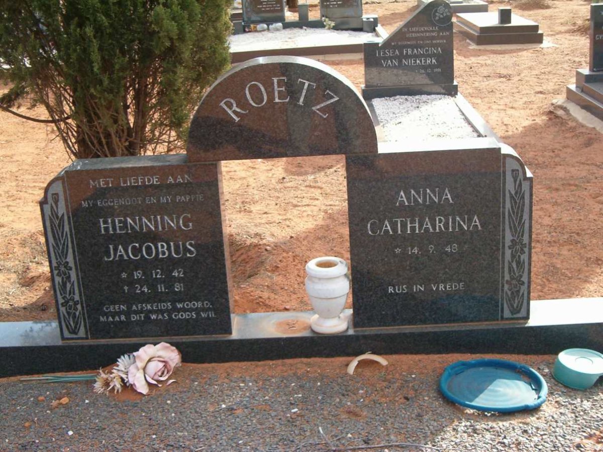 ROETZ Henning Jacobus 1942-1981 &amp; Anna Catharina 1948-
