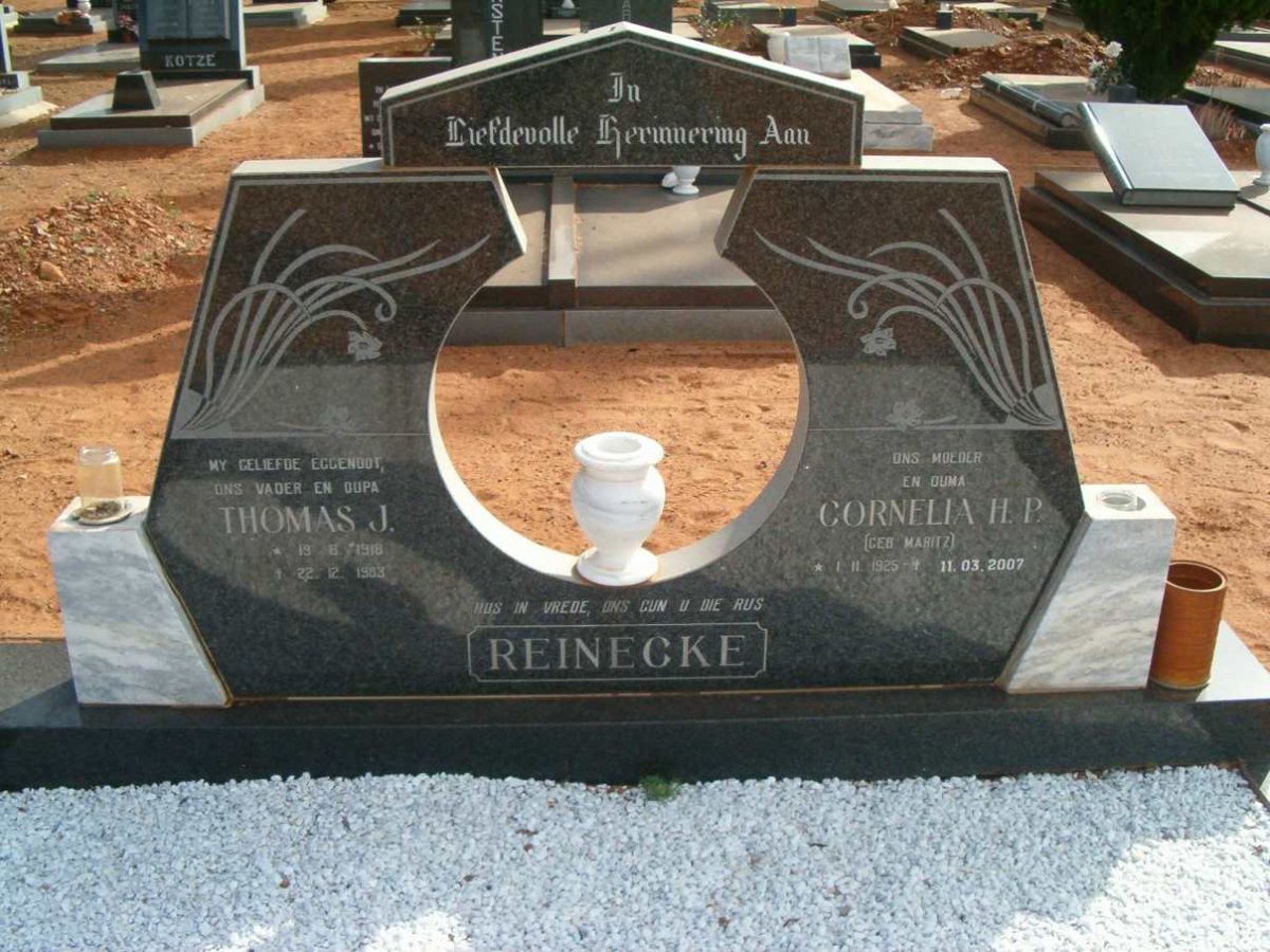 REINECKE Thomas J. 1918-1983 &amp; Cornelia H.P. MARITZ 1925-2007