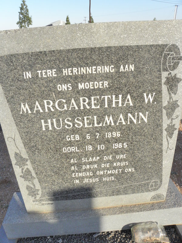 HUSSELMANN Hennie J.H.C. 1885-1965 &amp; Margaretha W. 1896-1985