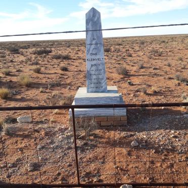 Northern Cape, NAMAQUALAND district, Kat Vlei 235, Roadside memorial