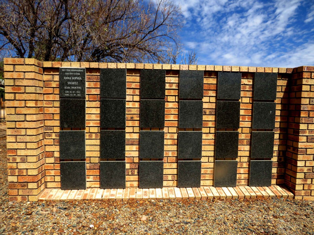 5. Gedenkmuur / Memorial Wall
