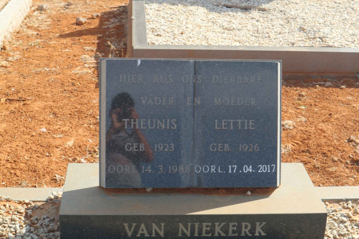 NIEKERK Theunis, van 1923-1988 &amp; Lettie 1926-2017