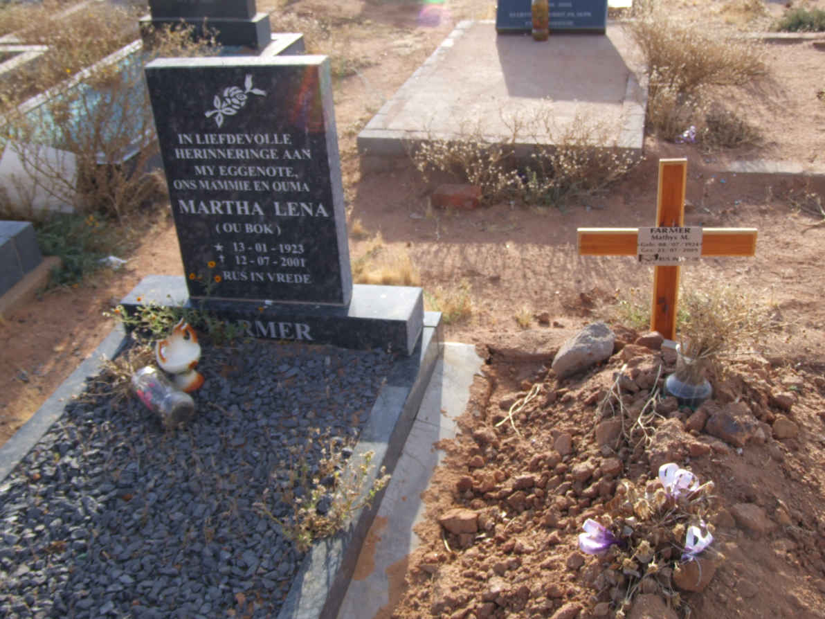 FARMER Mathys M. 1924-2009 &amp; Martha Lena 1923-2001