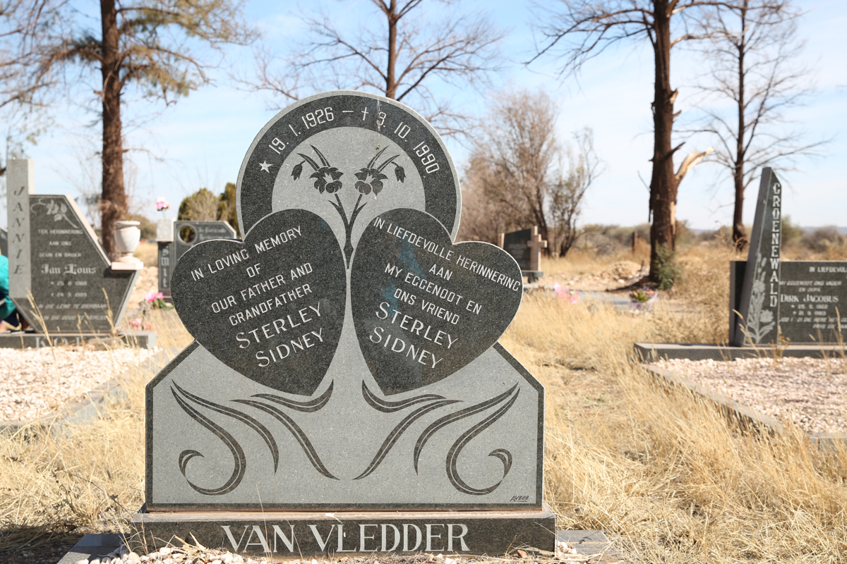 VLEDDER Sterley Sidney, van 1926-1990