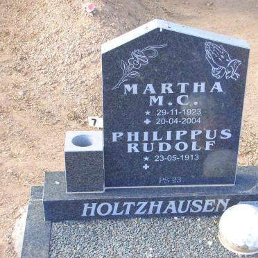 1HOLTZHAUSEN Philippus Rudolf 1913- &amp; Martha M.C. 1923-2004