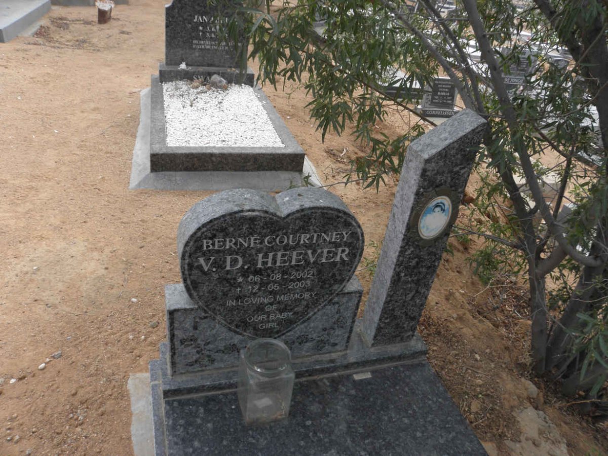 HEEVER Berne Courtney, v.d. 2002-2003