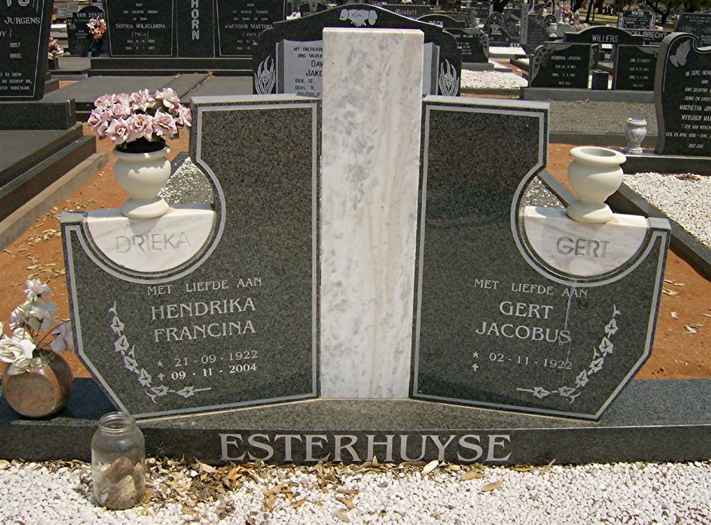 ESTERHUYSE Gert Jacobus 1922-  &amp; Hendrika Francina 1922-2004