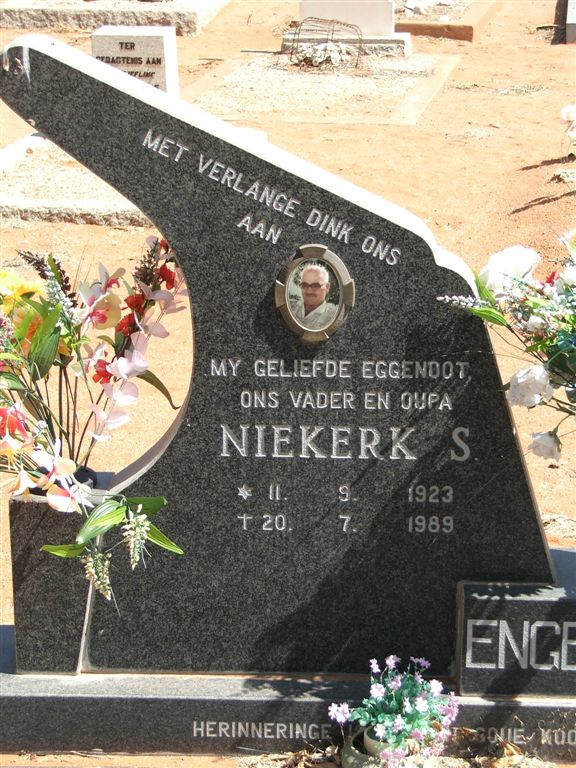 ENGELBRECHT Niekerk S. 1923-1989