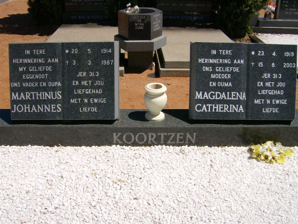 KOORTZEN Marthinus Johannes 1914-1987 &amp; Magdalena Catherina 1919-2003