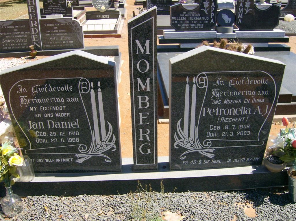 MOMBERG Jan Daniel 1910-1988 &amp; Petronella A.J. RIECHERT 1909-2003