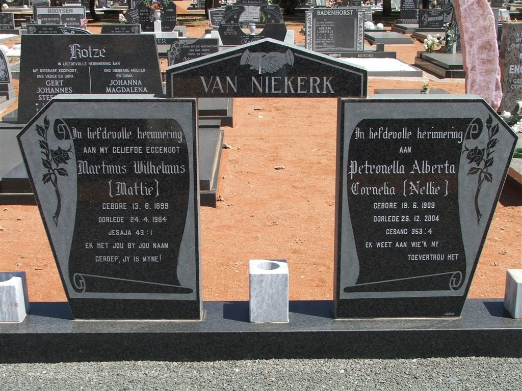 NIEKERK Martinus Wilhelmus, van 1899-1984 &amp; Petronella Alberta Cornelia 1909-2004