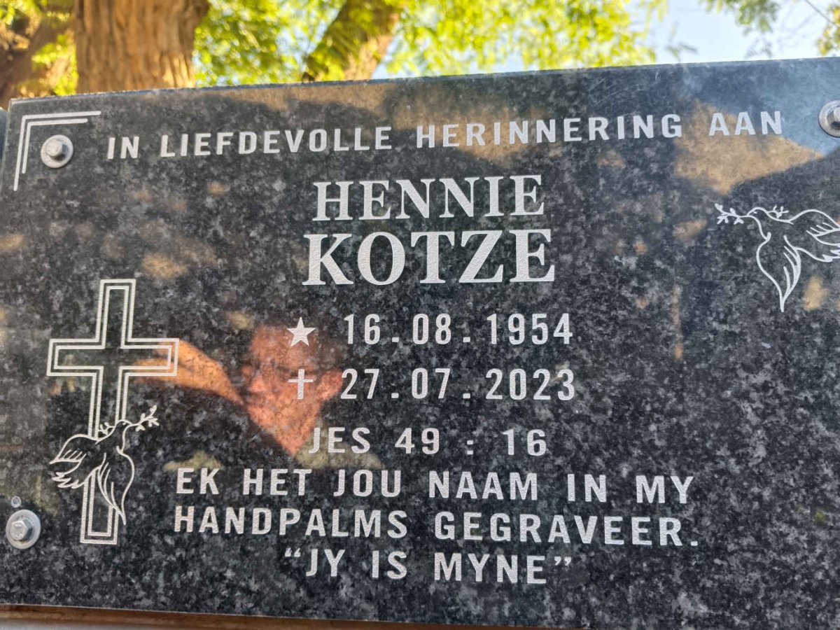 KOTZE Hennie 1954-2023
