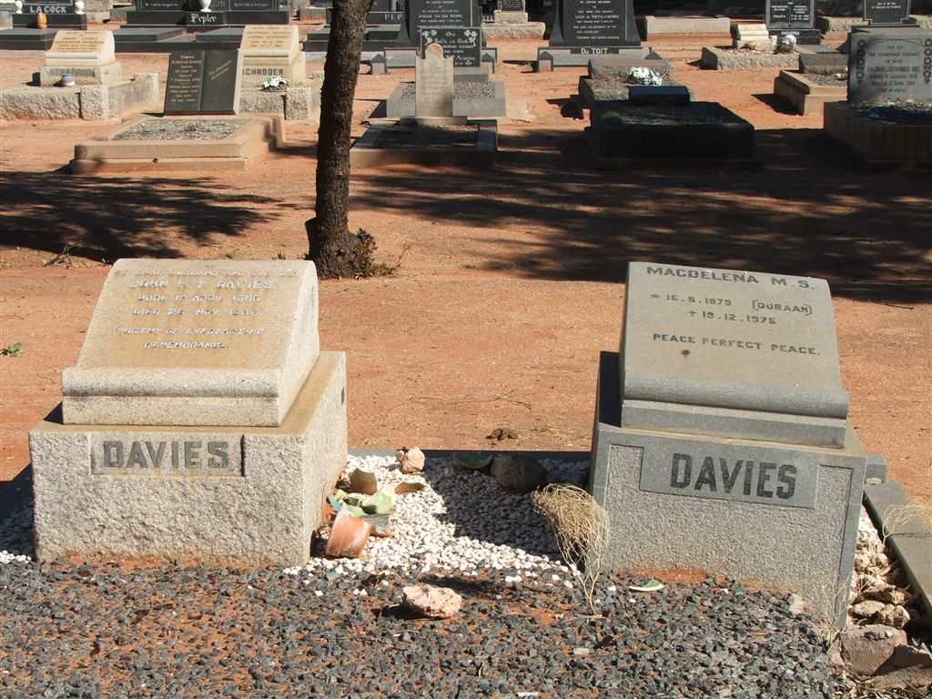 DAVIES John H.F. 1868-1948 &amp; Magdalena M.S. DURAAN 1879-1976