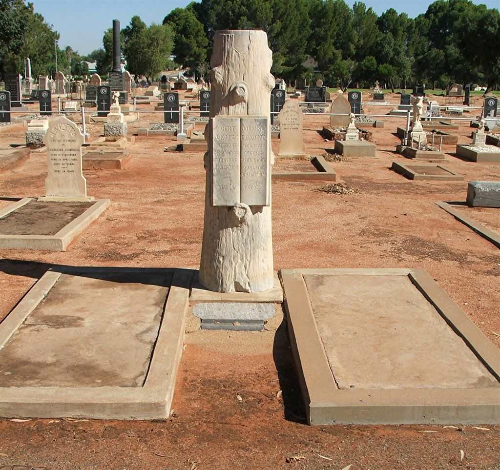 KOTZE Gert J 1858-1926 &amp; Johanna E.C. nee GREEFF 1866-1938