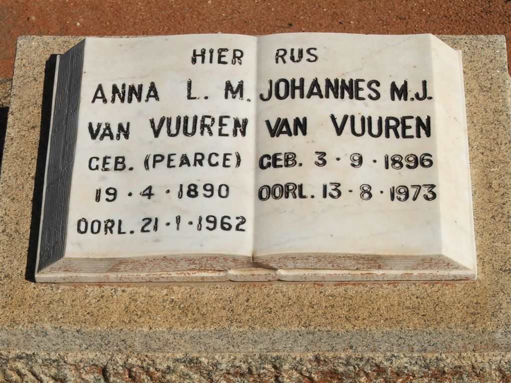 VUUREN Johannes M.J., van 1896-1973 &amp; Anna L.M. PEARCE 1890-1962