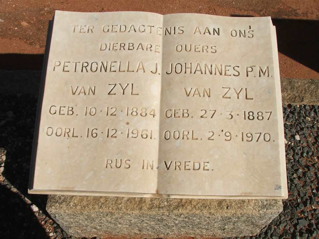 ZYL Johannes P.M., van 1887-1970 &amp; Petronella J. 1884-1961