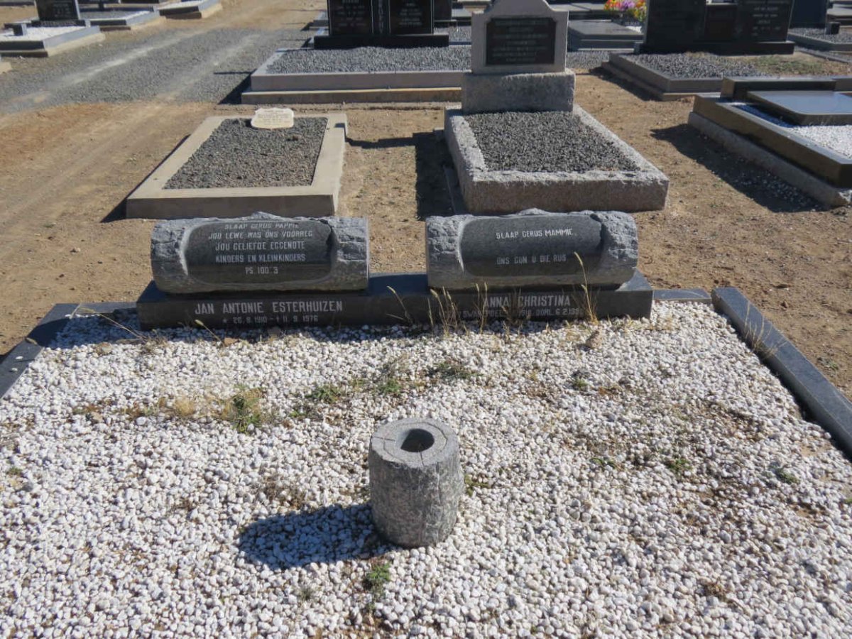 ESTERHUYZEN Jan Antonie 1910-1976 &amp; Anna Christina SWANEPOEL 1918-199?