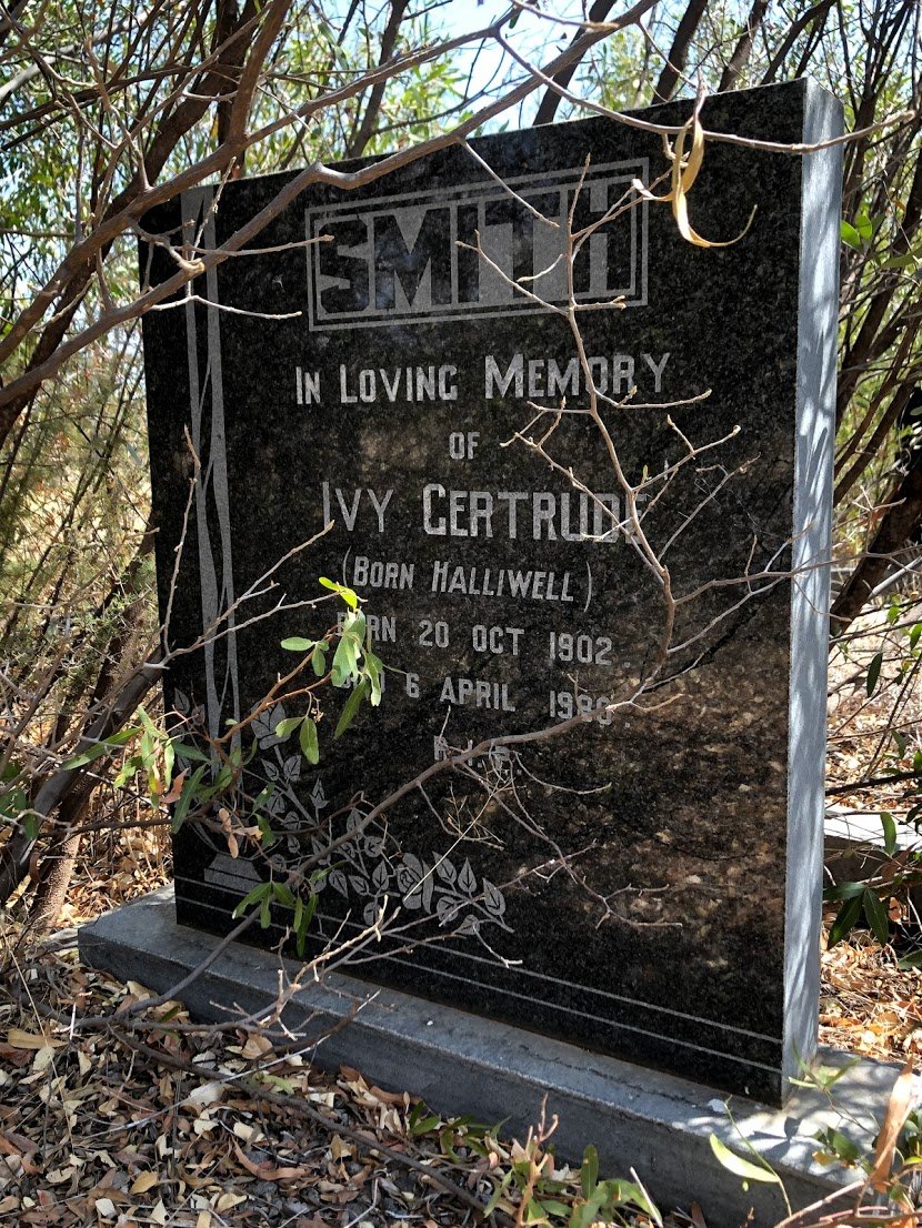 SMITH Ivy Gertrude nee HALLIWELL 1902-1980