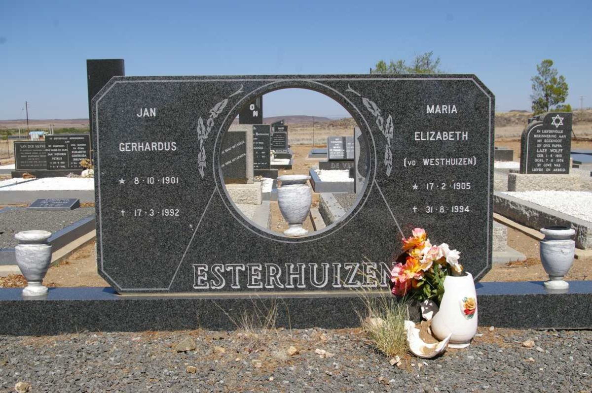 ESTERHUIZEN Jan Gerhardus 1901-1992 &amp; Maria Elizabeth V.D. WESTHUIZEN 1905-1994