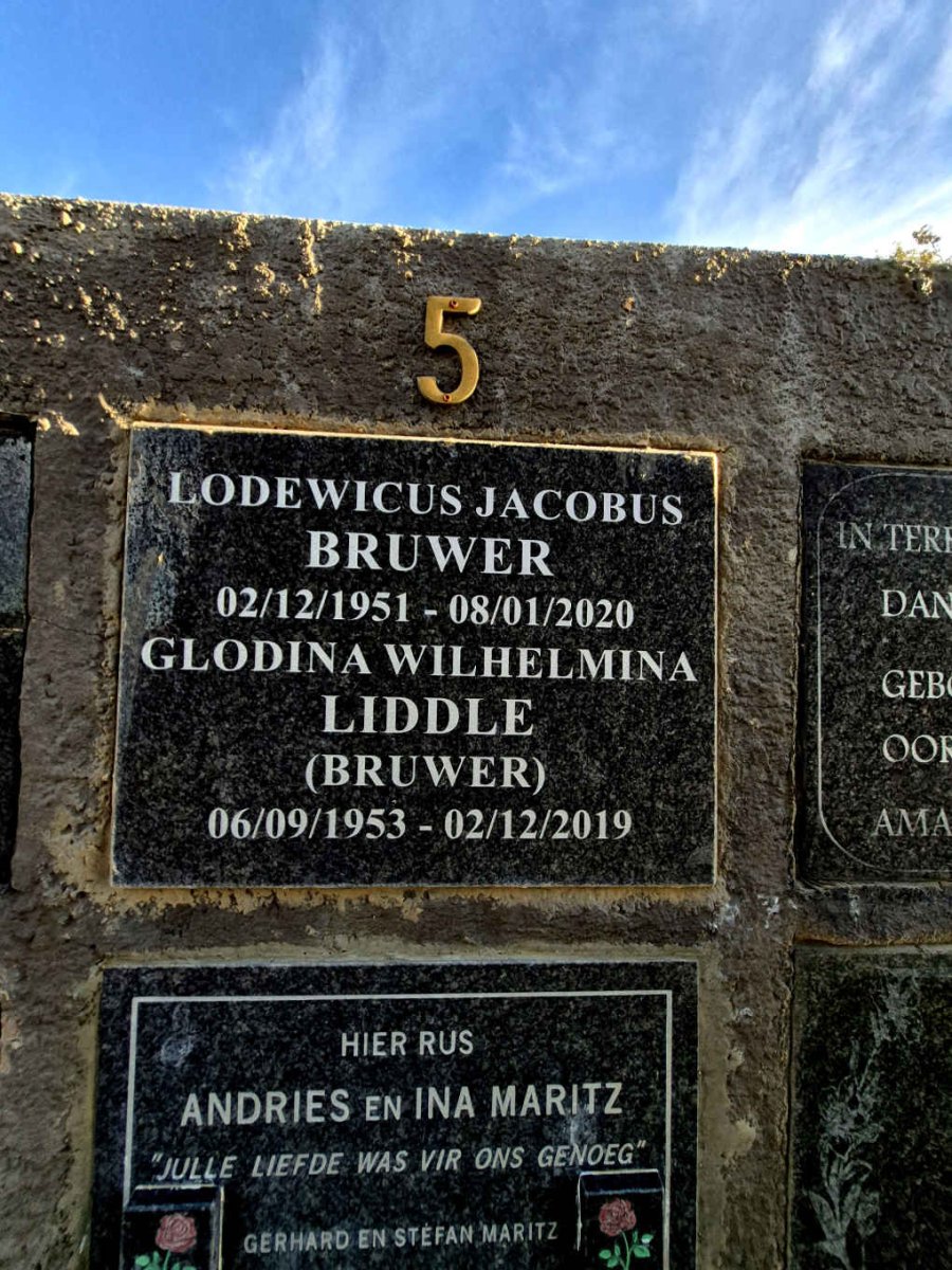 BRUWER Lodewicus Jacobus 1951-2020 & Glodina Wilhelmina LIDDLE 1953-2019